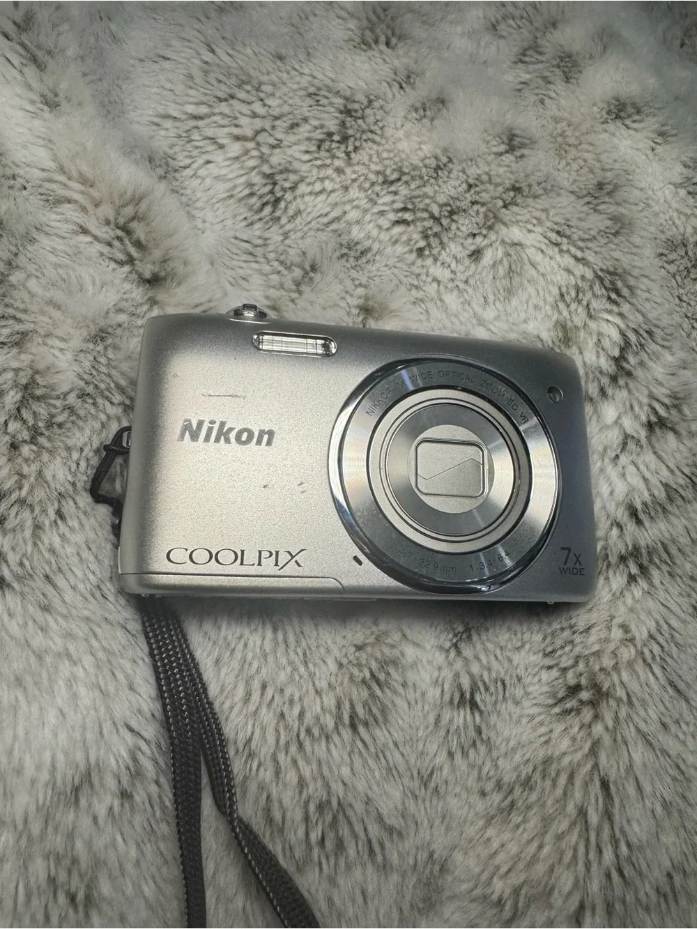 Nikon Coolpix S3500 Digital Camera Silver